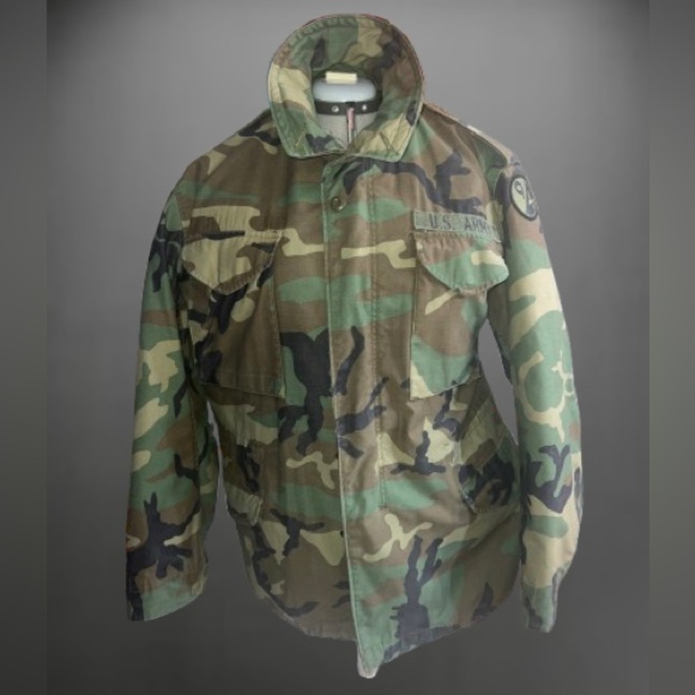 Mens’ authentic Army camouflage/fatigue/field/cold weather jacket, Sz Med